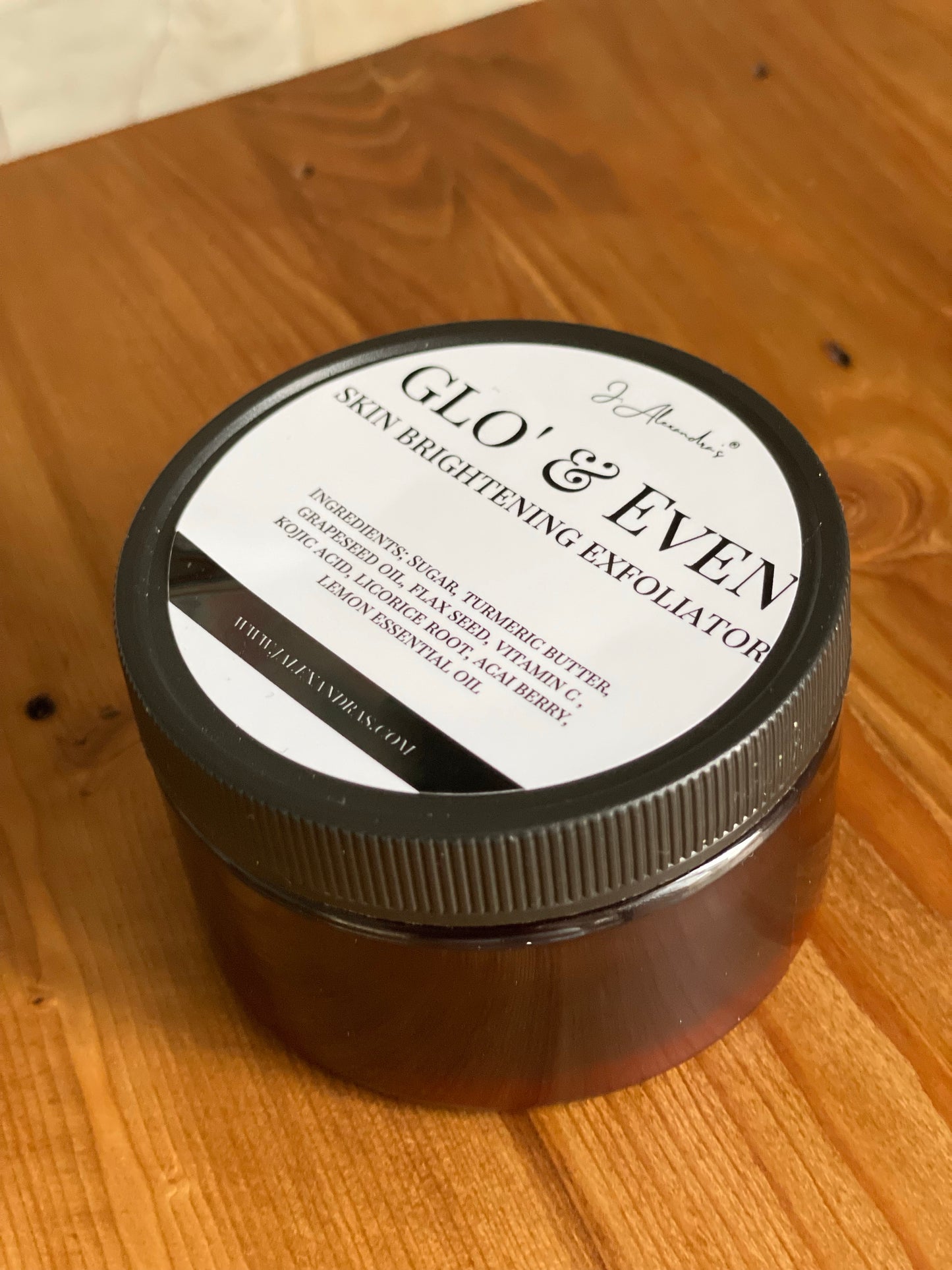 Glo' & Even Skin Brightening Exfoliating Scrub